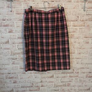 Chic Plaid Pencil Skirt in Pink and Black